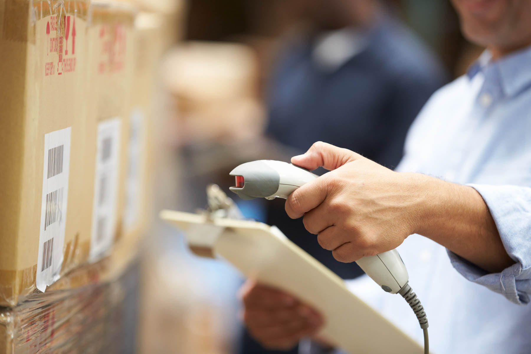 worker-scanning-package-in-warehouse